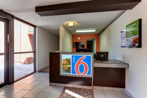 大堂, 田納西傑克遜6號汽車旅館 (Motel 6 Jackson, TN) in 田納西傑克遜 (TN) 大堂, 田納西傑克遜6號汽車旅館 (Motel 6 Jackson, TN) in 田納西傑克遜 (TN)