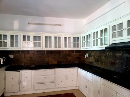 Kitchen, Golden Star Villa Hue near Thien Mu Pagoda Kitchen, Golden Star Villa Hue near Thien Mu Pagoda