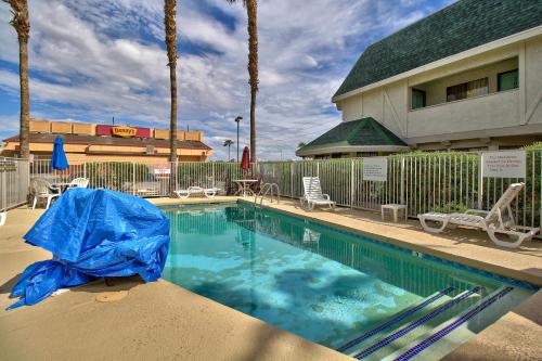 Swimming pool, Motel 6 Yuma, AZ - East in Yuma (AZ) Swimming pool, Motel 6 Yuma, AZ - East in Yuma (AZ)