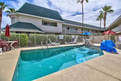 Swimming pool, Motel 6 Yuma, AZ - East in Yuma (AZ) Swimming pool, Motel 6 Yuma, AZ - East in Yuma (AZ)