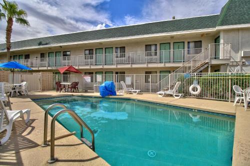 Swimming pool, Motel 6 Yuma, AZ - East in Yuma (AZ) Swimming pool, Motel 6 Yuma, AZ - East in Yuma (AZ)