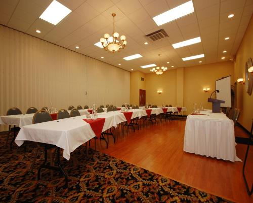Banquet hall, Quality Inn Shenandoah Valley in New Market (VA) Banquet hall, Quality Inn Shenandoah Valley in New Market (VA)