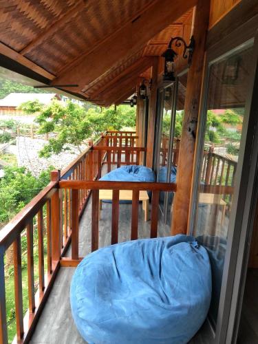 parveke/terassi, DONG VAN CLIFFSIDE HOUSE in Dong Van parveke/terassi, DONG VAN CLIFFSIDE HOUSE in Dong Van