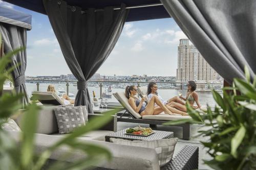 Svømmebasseng, Four Seasons Hotel Baltimore in Jonestown Svømmebasseng, Four Seasons Hotel Baltimore in Jonestown