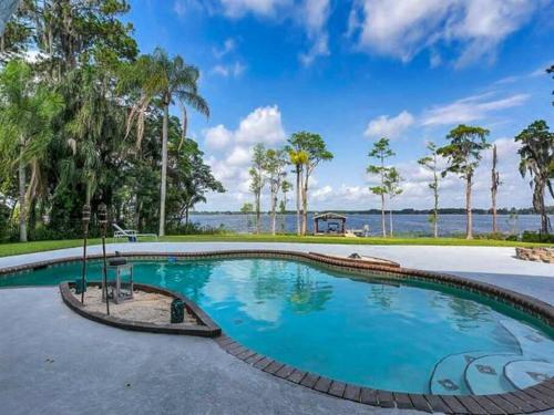 Swimming pool, Stunning Lake Front House near Disney & Universal in South West Swimming pool, Stunning Lake Front House near Disney & Universal in South West