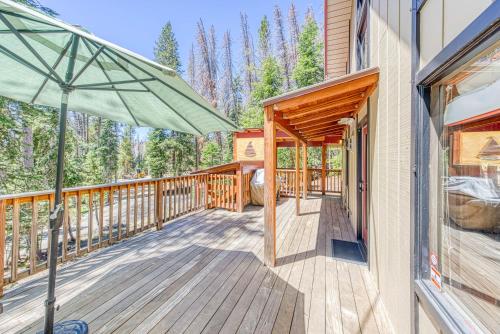 Livin' The Dream at 7000 ft in Lakeshore (CA) Livin' The Dream at 7000 ft in Lakeshore (CA)