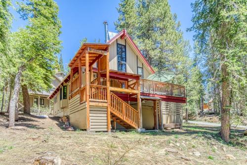 Livin' The Dream at 7000 ft in Lakeshore (CA) Livin' The Dream at 7000 ft in Lakeshore (CA)