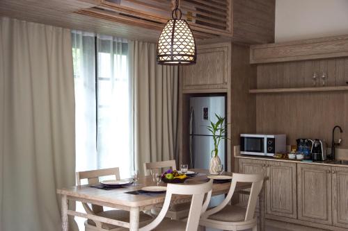 المرافق, Flora Creek in هانج دونج المرافق, Flora Creek in هانج دونج