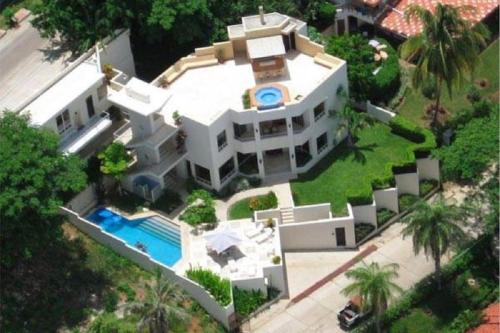 Entrance, Playa Flamingo - Oceanside Villa with rooftop jacuzzi, private located - Lot Four in Playa Flamingo Entrance, Playa Flamingo - Oceanside Villa with rooftop jacuzzi, private located - Lot Four in Playa Flamingo
