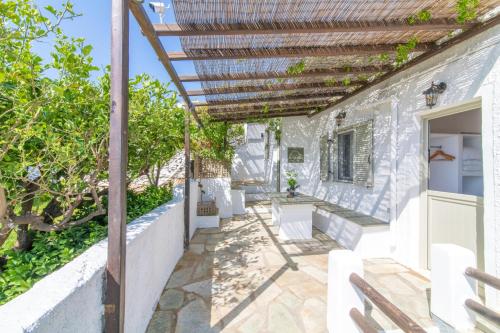 N & M homes in Tinos N & M homes in Tinos