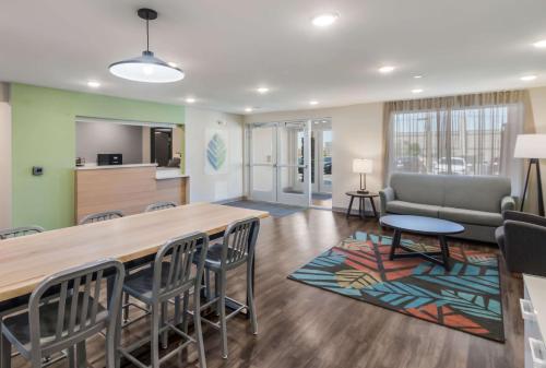 Lobby, WoodSpring Suites Round Rock-Austin North in Round Rock Lobby, WoodSpring Suites Round Rock-Austin North in Round Rock