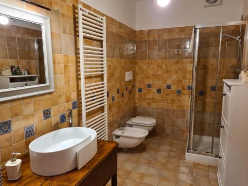 Bathroom, La Presentosa in Bucchianico Bathroom, La Presentosa in Bucchianico