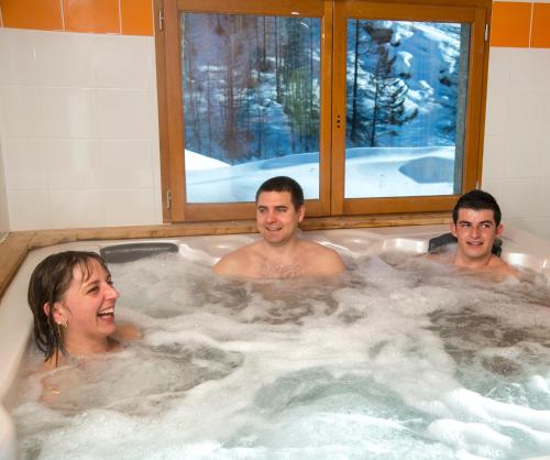 Gyógyfürdő, Gîte Chalet La Vie Sauvage (Gite Chalet La Vie Sauvage) in Château-Ville-Vieille Gyógyfürdő, Gîte Chalet La Vie Sauvage (Gite Chalet La Vie Sauvage) in Château-Ville-Vieille