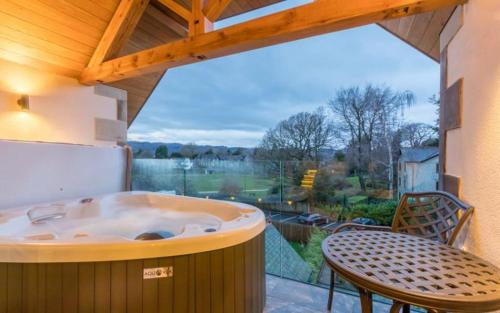 Banheira de hidromassagem, Applegarth Villa Hotel & Restaurant (Adult Only) in Centro da Cidade de Windermere Banheira de hidromassagem, Applegarth Villa Hotel & Restaurant (Adult Only) in Centro da Cidade de Windermere
