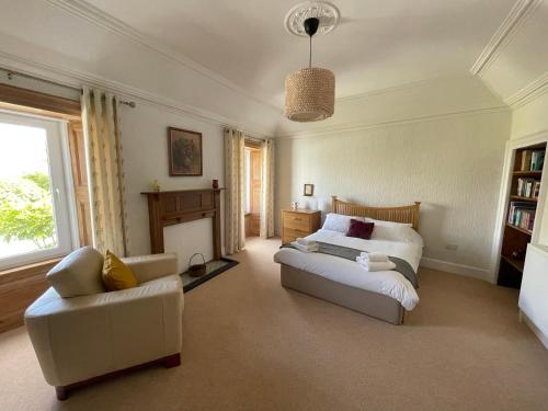 Guestroom, Contemporary 3 bedroom house in historic Wigtown in Wigtown Guestroom, Contemporary 3 bedroom house in historic Wigtown in Wigtown