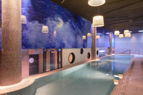 수영장, 포트 타워 바이 이스로텔 디자인 (Port Tower by Isrotel Design) in 텔아비브 수영장, 포트 타워 바이 이스로텔 디자인 (Port Tower by Isrotel Design) in 텔아비브