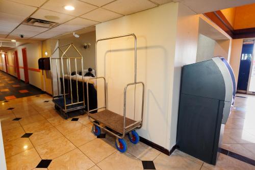 Lobby, Garnet Inn & Suites in Orlando (FL) Lobby, Garnet Inn & Suites in Orlando (FL)