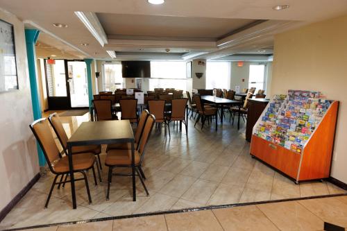 Restaurant, Garnet Inn & Suites in Orlando (FL) Restaurant, Garnet Inn & Suites in Orlando (FL)