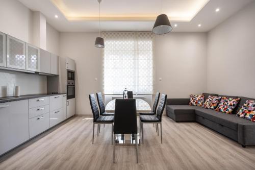 Cascade Corvin Apartment