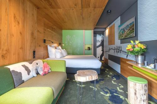 Alpina Eclectic Hotel in Chamonix-Mont-Blanc Alpina Eclectic Hotel in Chamonix-Mont-Blanc