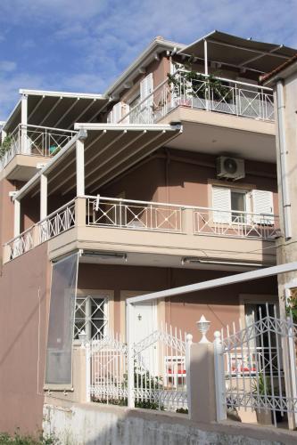 Exterior view, Asteri Apartments Mytikas 2-Bedroom Seaview Courtyard in Paliovarka Exterior view, Asteri Apartments Mytikas 2-Bedroom Seaview Courtyard in Paliovarka