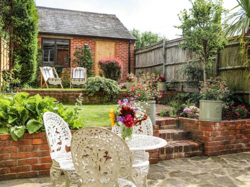 Exterior view, 1 Foresters Rest in Selborne Exterior view, 1 Foresters Rest in Selborne