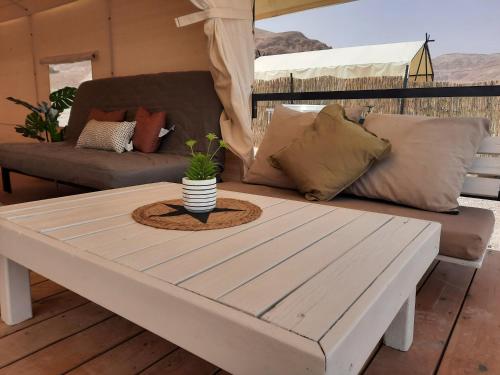 Balcony/terrace, TRANQUILO - Dead Sea Glamping in North Dead Sea Balcony/terrace, TRANQUILO - Dead Sea Glamping in North Dead Sea