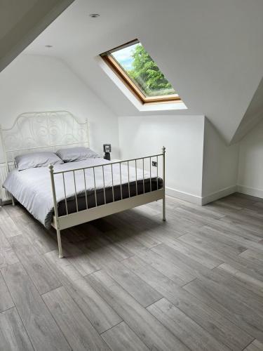 Lovely 2 Bedroom Flat with Roof Terrace in London NW6