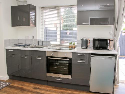 A szálláshely kívülről, Little Oakleigh in Llandysilio A szálláshely kívülről, Little Oakleigh in Llandysilio