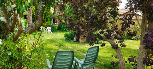 Garden, Le Gite de Lili in Louviers Garden, Le Gite de Lili in Louviers