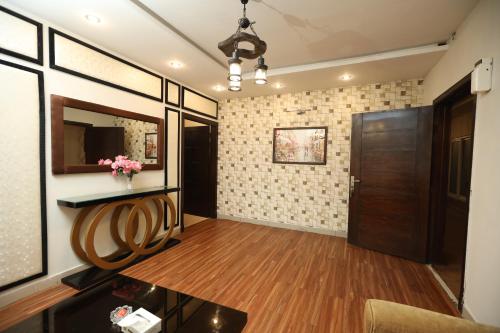 출입구, 사파리 클럽 4 (Safari Club 4) in 라왈핀디 출입구, 사파리 클럽 4 (Safari Club 4) in 라왈핀디