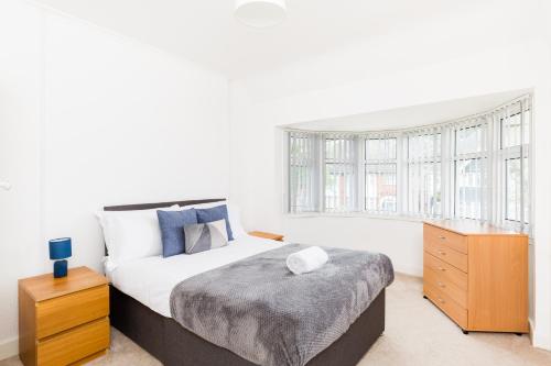 Quality Contractor House in Lulworth Solihull 4 Bedrooms Separate Beds with Parking and Wifi also go near Sarehole Mill Quality Contractor House in Lulworth Solihull 4 Bedrooms Separate Beds with Parking and Wifi also go near Sarehole Mill