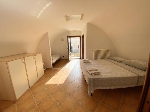 Entrance, 3 bedrooms house with enclosed garden and wifi at Surano 7 km away from the beach in Surano Entrance, 3 bedrooms house with enclosed garden and wifi at Surano 7 km away from the beach in Surano