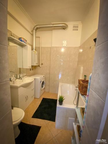 Bathroom, Lovely central apartment with free parking, Kozponthoz kozeli 2 szep szobas lakas in Sziget Bathroom, Lovely central apartment with free parking, Kozponthoz kozeli 2 szep szobas lakas in Sziget