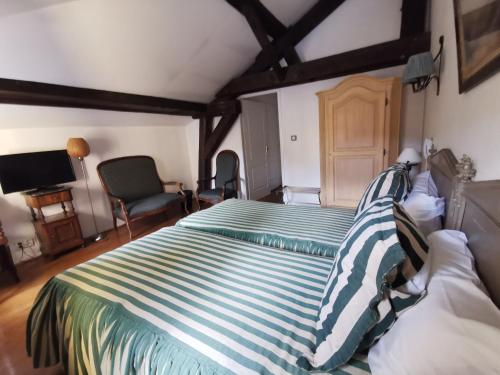 Hotel de la Cathedrale Metz in อ็องเชยน วีล Hotel de la Cathedrale Metz in อ็องเชยน วีล