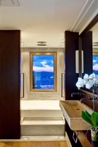 Баня, Kontokali Bay Resort & Spa in Корфу Баня, Kontokali Bay Resort & Spa in Корфу