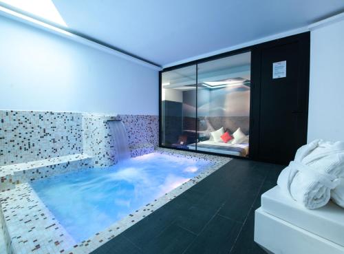 游泳池, Hotel Loob Madrid in 托列洪德阿爾多斯 游泳池, Hotel Loob Madrid in 托列洪德阿爾多斯
