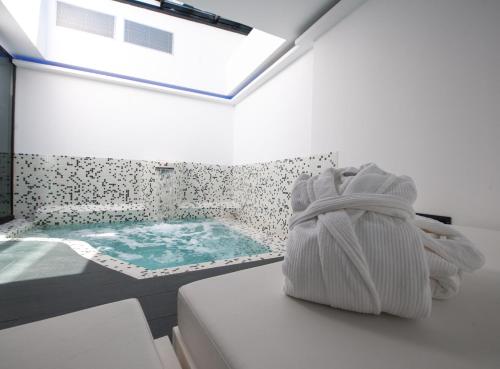 مسبح, Hotel Loob Madrid in توريخون دي أردوث مسبح, Hotel Loob Madrid in توريخون دي أردوث