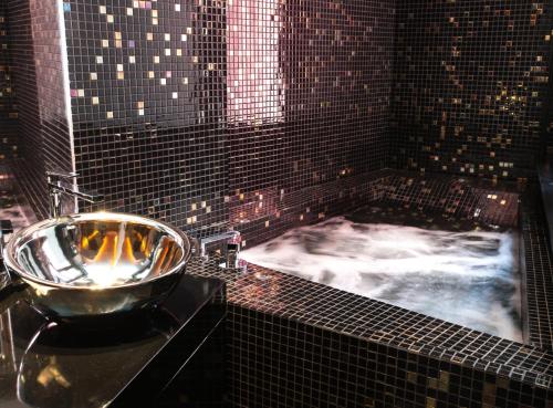 Pezsgőfürdő, Hotel Loob Madrid in Torrejon de Ardoz Pezsgőfürdő, Hotel Loob Madrid in Torrejon de Ardoz