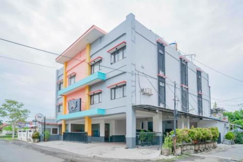 مدخل, Sans Hotel Widarasari Cirebon in كيداوونج مدخل, Sans Hotel Widarasari Cirebon in كيداوونج