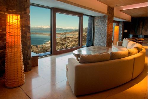 Bar/lounge, Arakur Ushuaia Resort & Spa in Ushuaia Bar/lounge, Arakur Ushuaia Resort & Spa in Ushuaia
