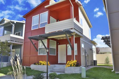 Exterior view, Amazing New Pocket Community in Garden City (ID) Exterior view, Amazing New Pocket Community in Garden City (ID)