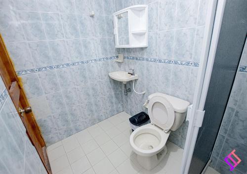Bathroom, Apartamento Amoblado y Comodo in La Elvira Bathroom, Apartamento Amoblado y Comodo in La Elvira