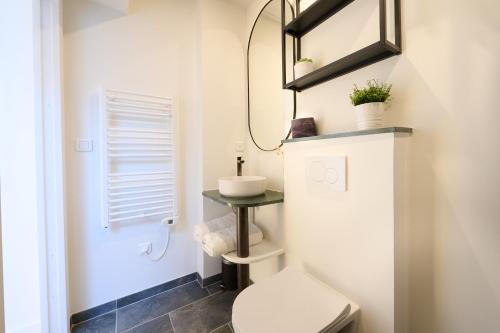 Bathroom, Duplex standing 7min➤Fontainebleau-INSEAD⎮45min➤Paris in Veneux-les-Sablons Bathroom, Duplex standing 7min➤Fontainebleau-INSEAD⎮45min➤Paris in Veneux-les-Sablons
