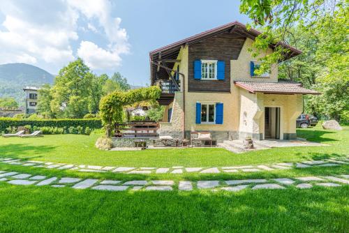 Exterior view, Lovely Villa with huge Garden surrounded by Nature in Civenna Exterior view, Lovely Villa with huge Garden surrounded by Nature in Civenna