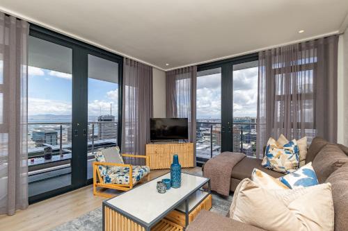Spacious Apartment at 16 on Bree with great views