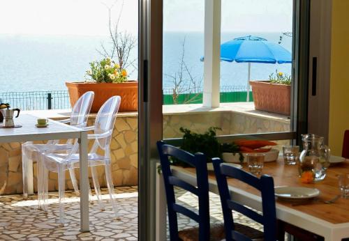 Splendida Villa con Discesa Privata al Mare in Diso Splendida Villa con Discesa Privata al Mare in Diso