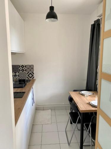 Kitchen, Kremlin Bicetre - appartement aux portes de Paris in Le Kremlin Bicetre Kitchen, Kremlin Bicetre - appartement aux portes de Paris in Le Kremlin Bicetre