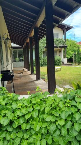 Giardino, Bnbook - La Veranda del Lago in Travedona Giardino, Bnbook - La Veranda del Lago in Travedona