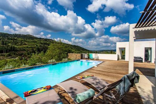 Piscina, Villa Blanche, Contemporary, Cathars, Couiza, Carcassonne in Couiza Piscina, Villa Blanche, Contemporary, Cathars, Couiza, Carcassonne in Couiza
